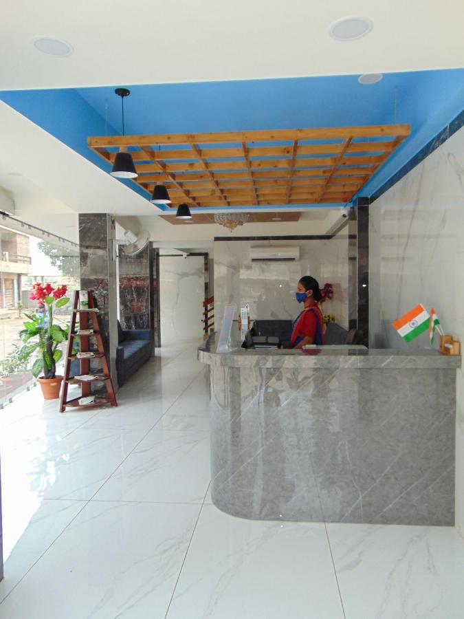 The Grand Vardhman Hotel Morbi Buitenkant foto
