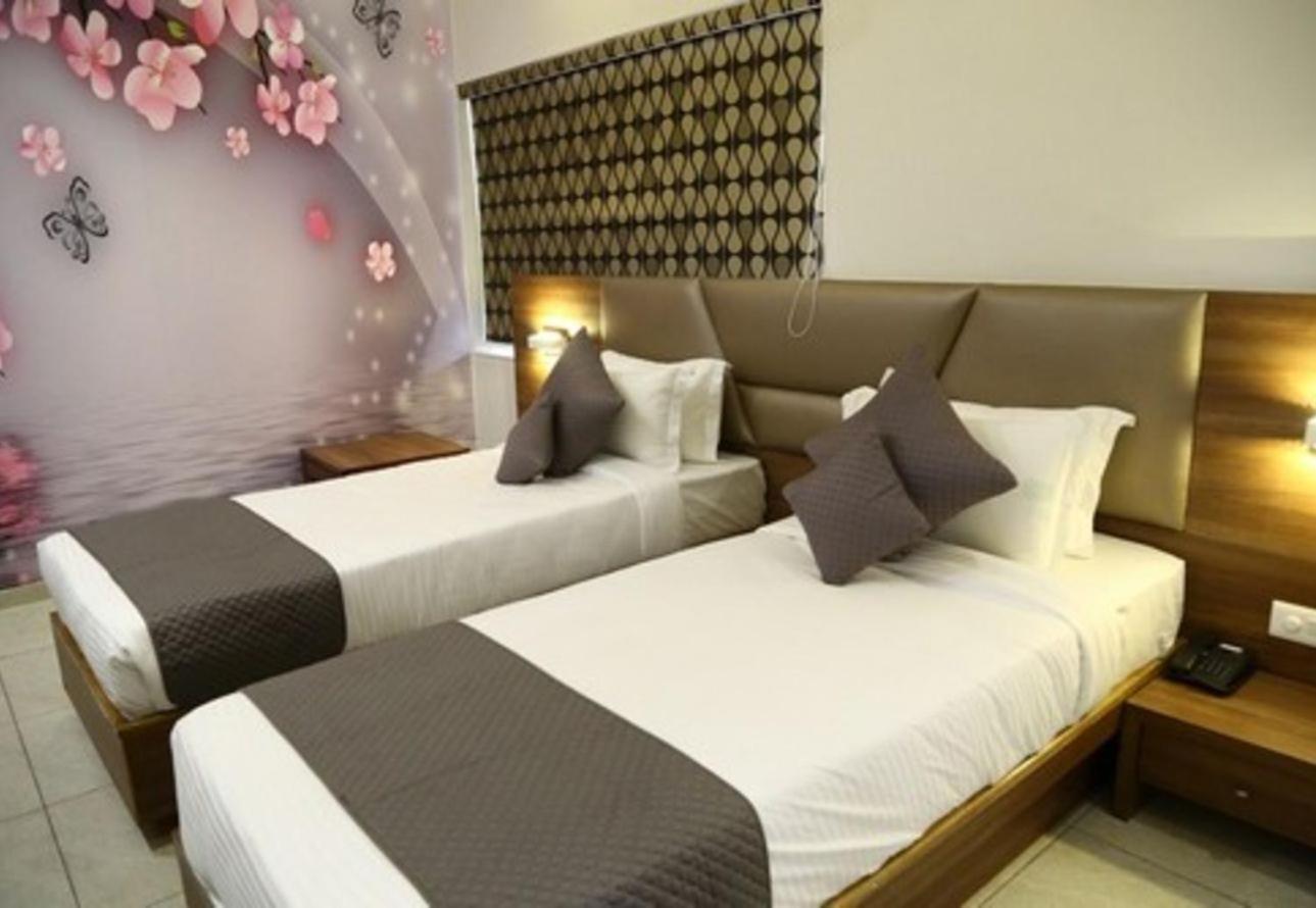 The Grand Vardhman Hotel Morbi Buitenkant foto