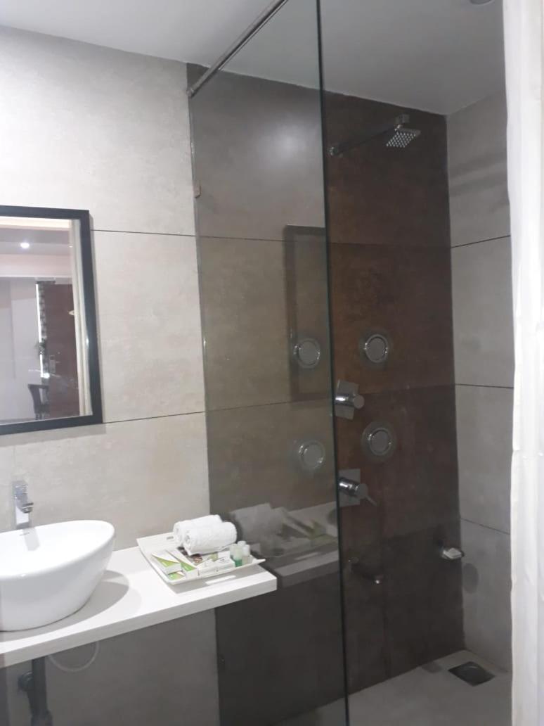 The Grand Vardhman Hotel Morbi Buitenkant foto