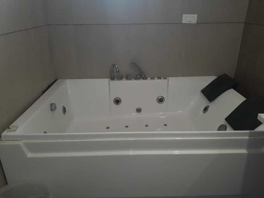 The Grand Vardhman Hotel Morbi Buitenkant foto