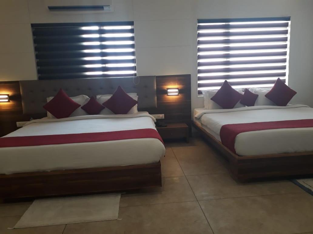 The Grand Vardhman Hotel Morbi Buitenkant foto
