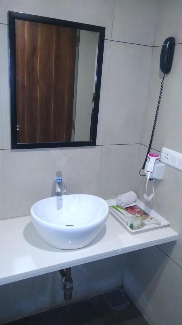 The Grand Vardhman Hotel Morbi Buitenkant foto