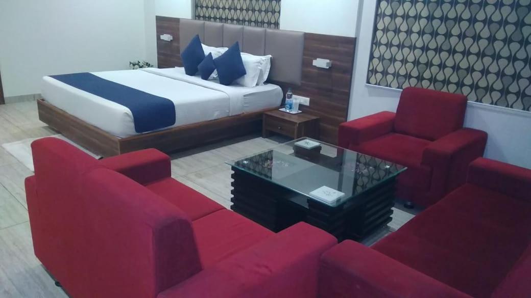 The Grand Vardhman Hotel Morbi Buitenkant foto